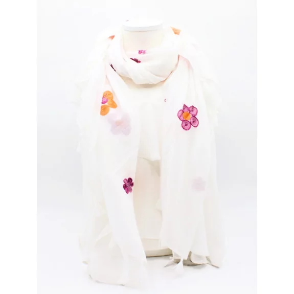 Echarpe broderie et pompon