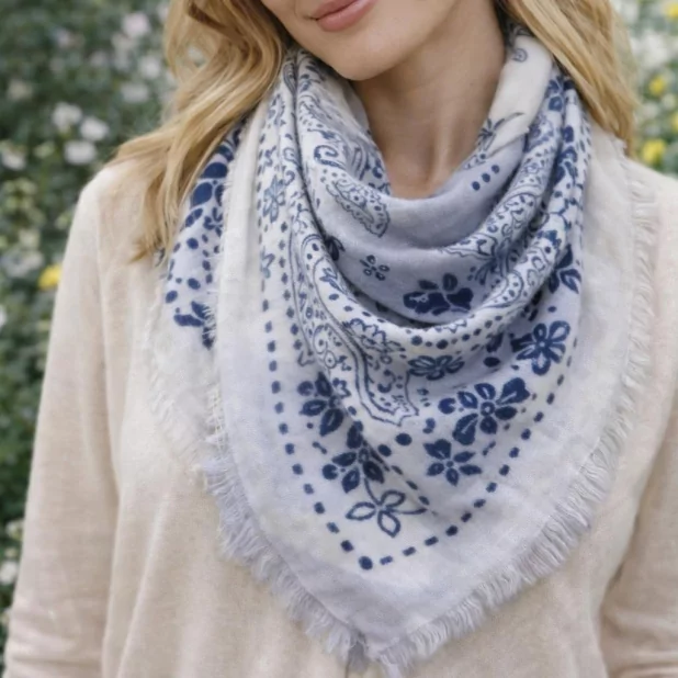 Écharpe Bandana Femme – Motif Paisley Écharpe Bandana Femme – Motif Paisley