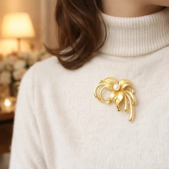 Broche dorée fleur avec...