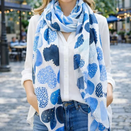 Echarpe motifs cœurs avec détails dorés