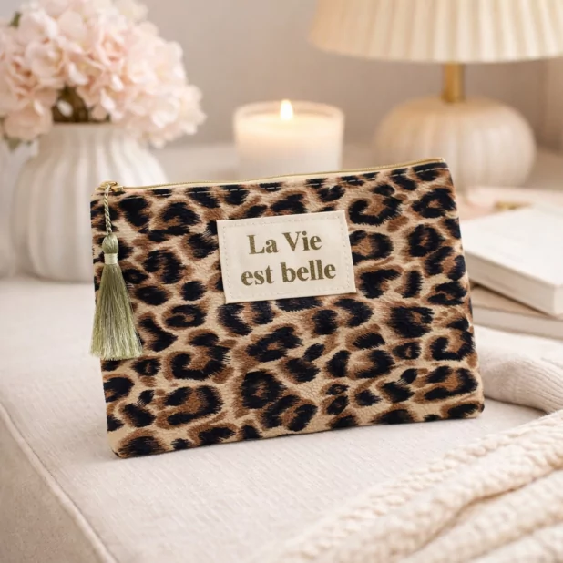 Pochette léopard « La vie est belle »