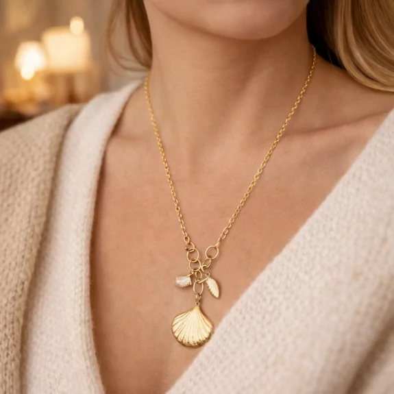 Sautoir doré breloques...