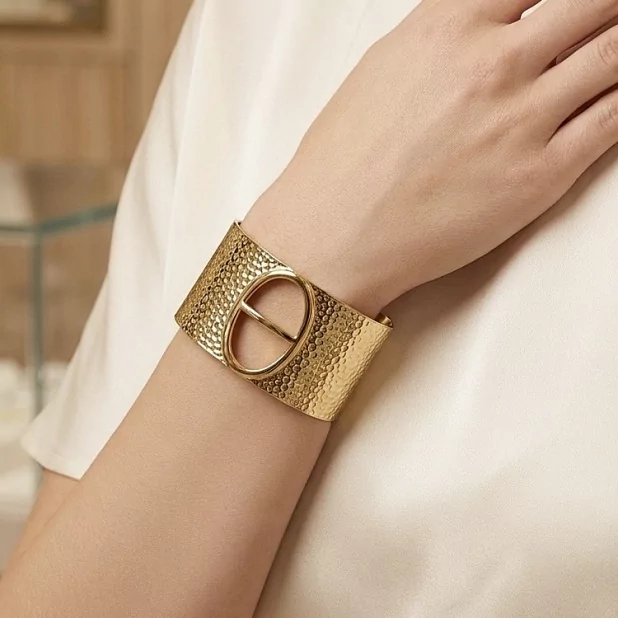 Bracelet manchette texturé en acier inoxydable Bracelet manchette texturé en acier inoxydable