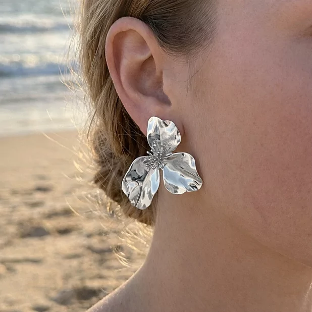 Boucles d’oreilles fleur martelée en acier inoxydable