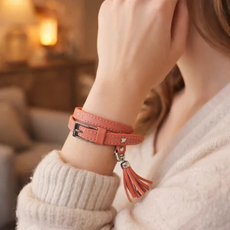 Bracelet en cuir de vachette avec breloque