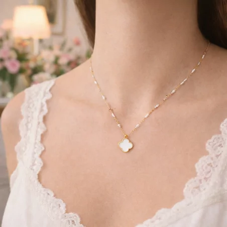 Collier tendance acier, perles et trèfle