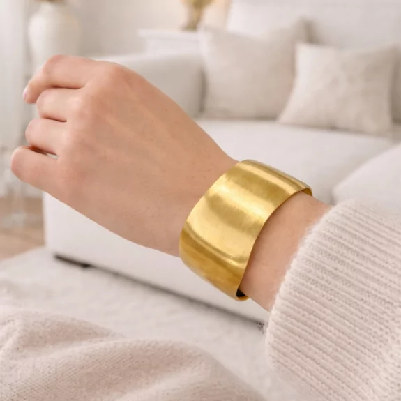 Bracelet Manchette Large Doré Brossé en Acier – Jonc Ouvert