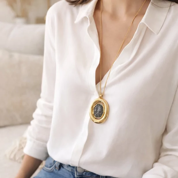 Sautoir Pendentif Ovale en Acier – Collier Long Pierre Colorée