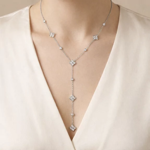 Collier sautoir trèfles brillants en acier