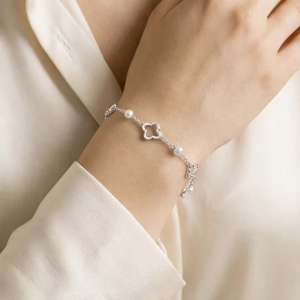 Bracelet trèfle et perles en acier inoxydable