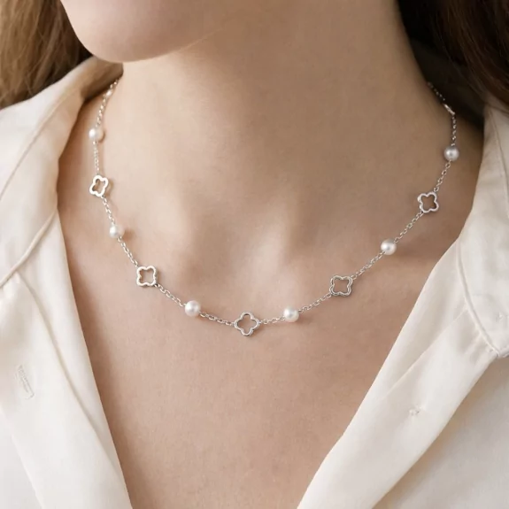 Collier trèfles et perles en acier