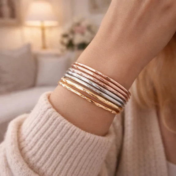 Bracelets multi joncs dorés...