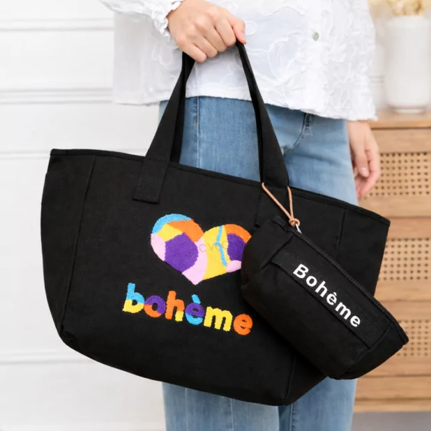 Sac cabas Bohème en jean coton brodé – cœur multicolore Sac cabas Bohème en jean coton brodé – cœur multicolore
