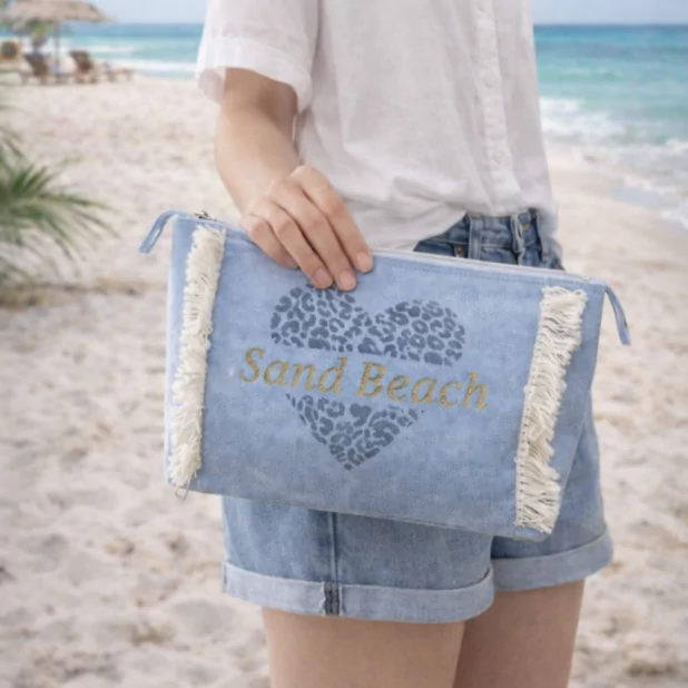 Pochette Sand Beach en toile coton effet jean avec franges Pochette Sand Beach en toile coton effet jean avec franges