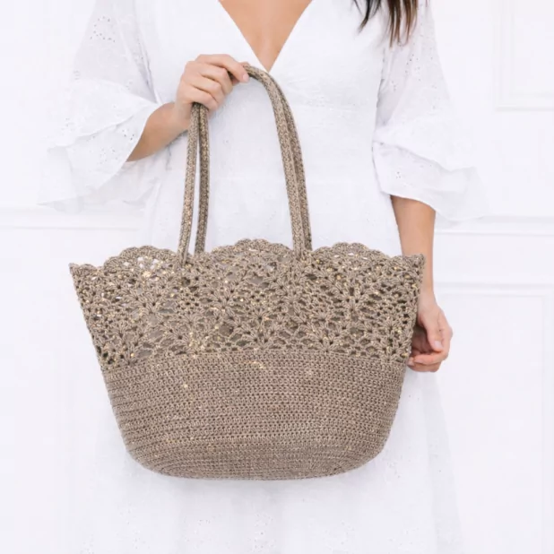 Panier bohème en crochet avec fil lurex or et pochon intérieur
