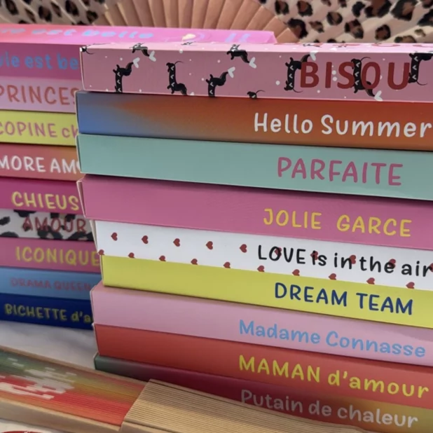 Pack de 18 éventails colorés avec messages fun – cadeau original