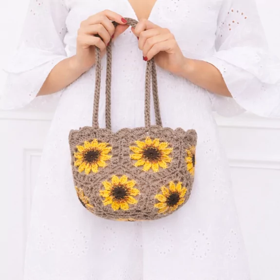 Petit panier crochet à motifs fleurs et pochon