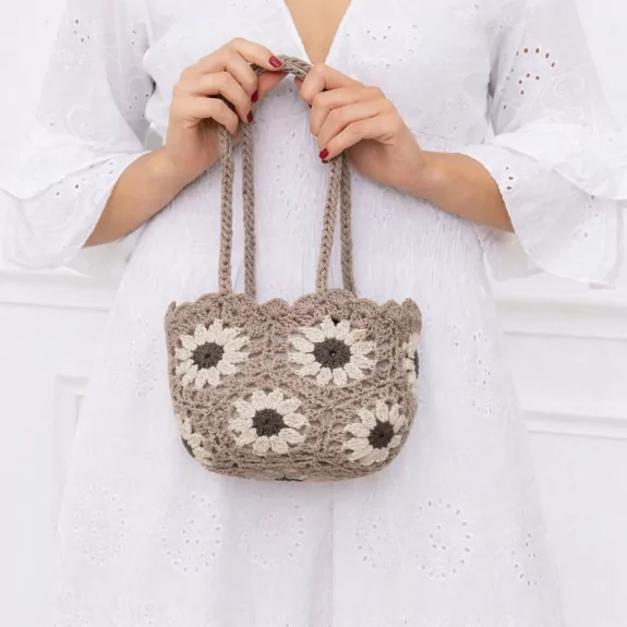 Petit panier crochet à motifs fleurs et pochon