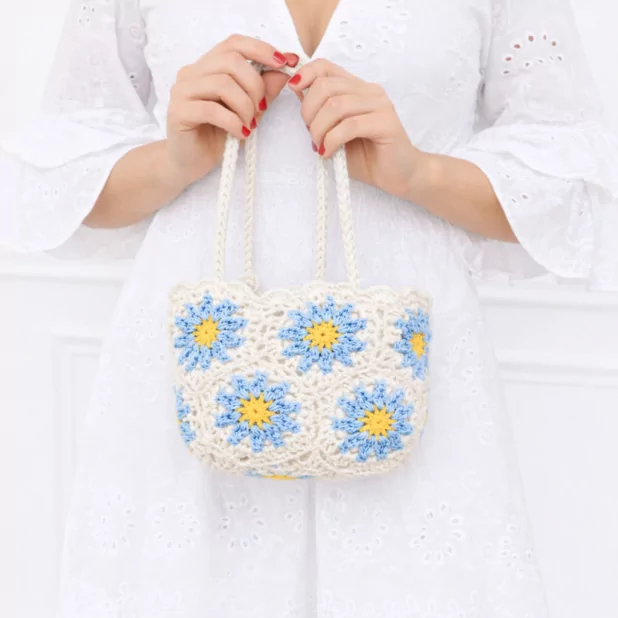 Petit panier crochet à motifs fleurs et pochon