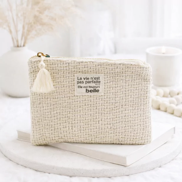 Pochette tressée avec message – Accessoire mode tendance