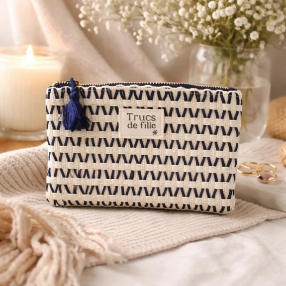Pochette tressée “Trucs de fille” – Accessoire mode tendance