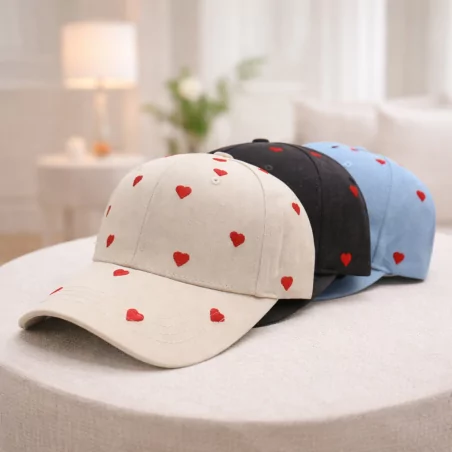 Pack de 3 casquettes avec cœurs rouges brodés