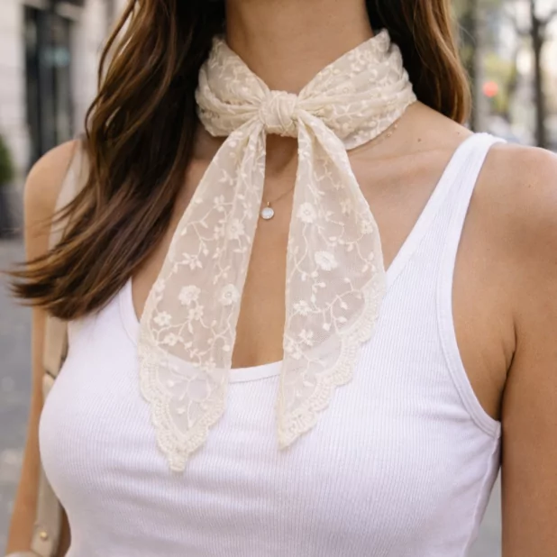 Foulard en dentelle brodée – Style fichu chic & polyvalent