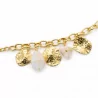 Bracelet doré à médailles martelées et pierres naturelles