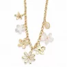 Collier doré à charms fleurs et détails nacrés