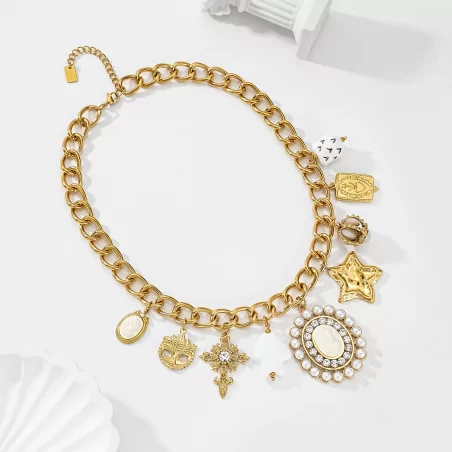 Collier doré breloques baroques