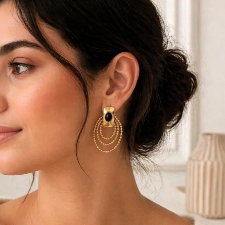 Boucles d’oreilles dorées avec pierre colorée