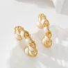 Créoles dorées à cabochons blancs