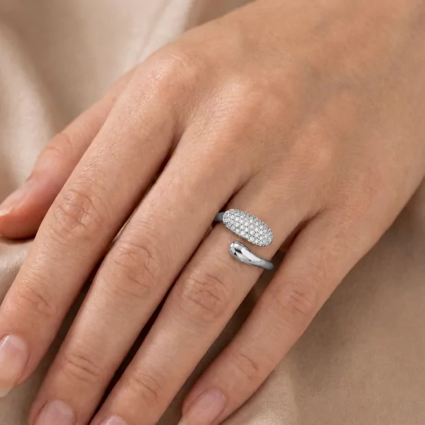 Bague acier ouverte design avec strass