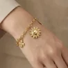 Bracelet doré breloques soleil & croix