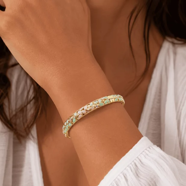 Bracelet jonc doré en émail fleuri avec strass – Fermeture aimantée
