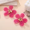 Grosses boucles d’oreilles fleur en résine et acier doré