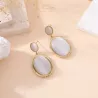 Boucles d’oreilles ovales nacrées et acier doré
