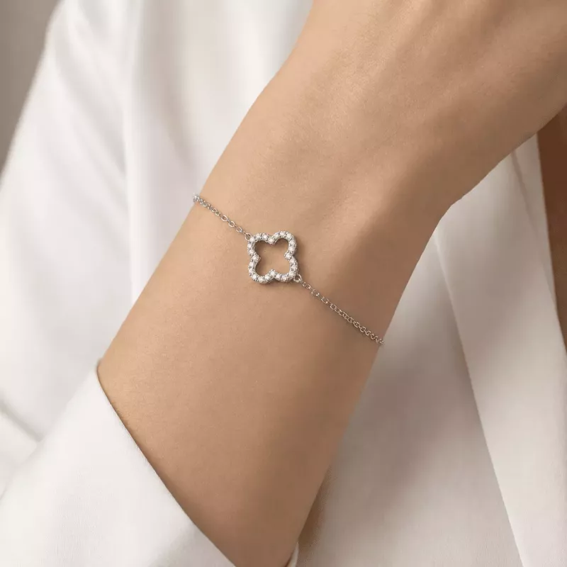 Bracelet trèfle avec strass motif luxe