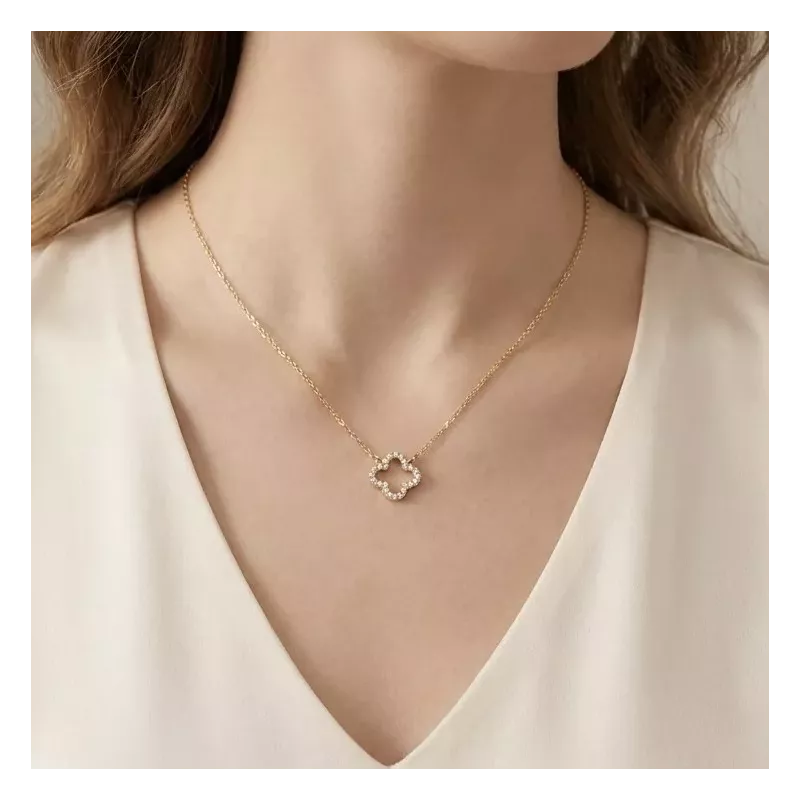 Collier trèfle avec strass motif luxe