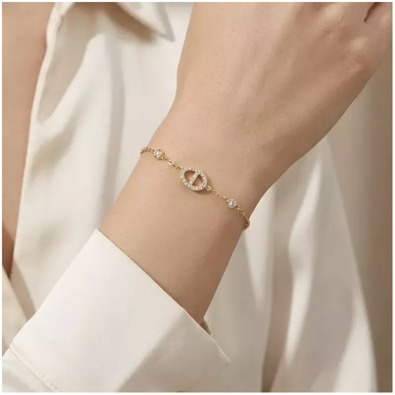 Bracelet chaîne motif luxe avec strass