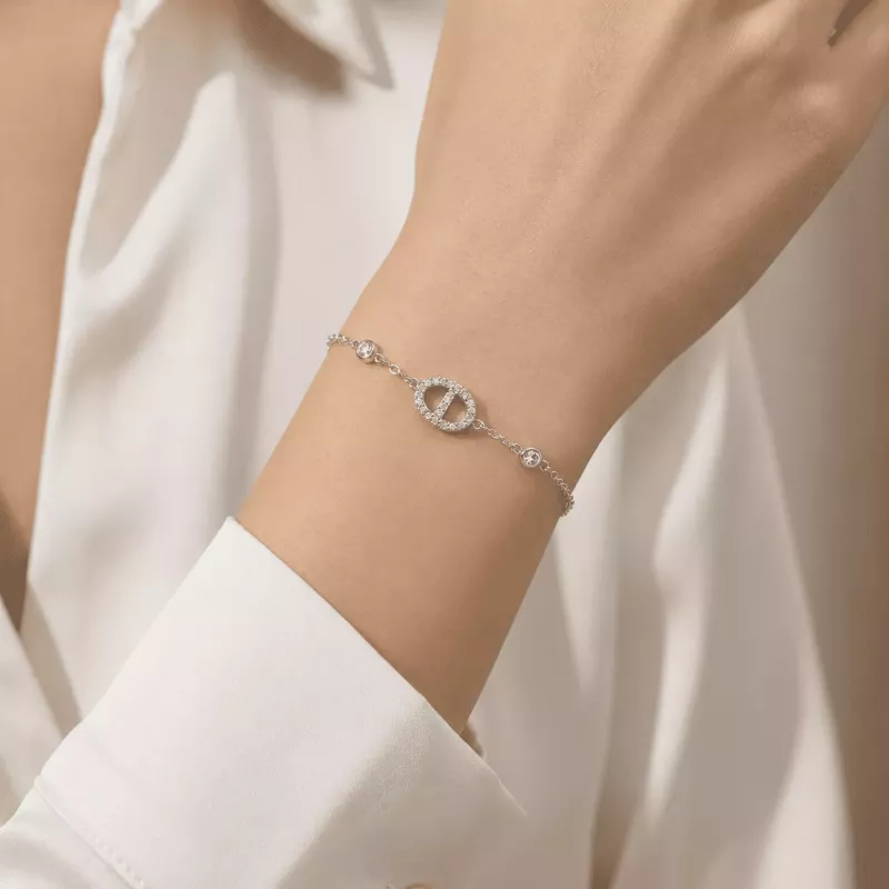 Bracelet chaîne motif luxe avec strass