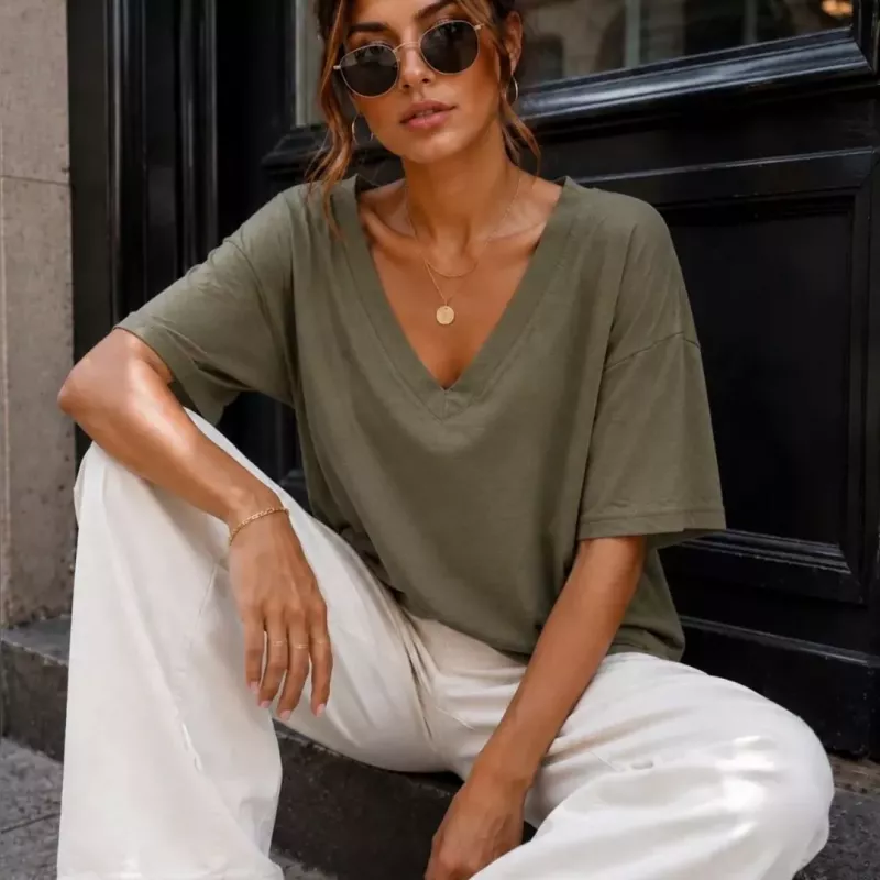 T-shirt Femme Col V – Coupe Ample et Décontractée