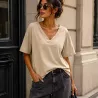 T-shirt Femme Col V – Coupe Ample et Décontractée