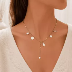 Collier en acier avec breloques nacre et coquillages