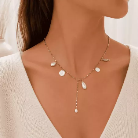 Collier en acier avec breloques nacre et coquillages