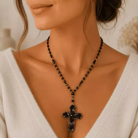 Sautoir en perles de cristal avec croix