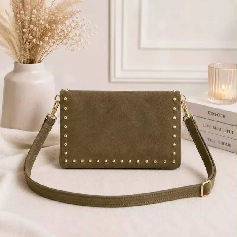 Petit sac bandoulière femme à clous dorés 20x11 cm | Grossiste Référence Mode
