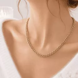 Collier doré à maillons entrelacés