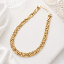Collier doré plat effet tressé