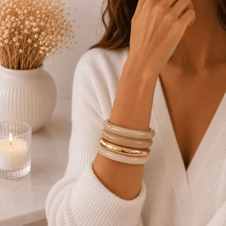 Lot de 4 bracelets joncs résine – Détail doré